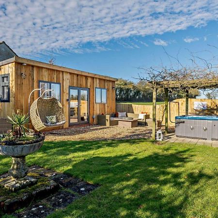 Log Cabin Near Bath Chippenham  Bagian luar foto