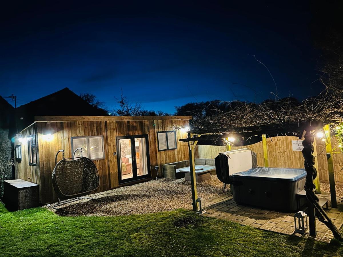 Log Cabin Near Bath Chippenham  Bagian luar foto